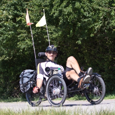 Hendikepovan cyklista vyra na svoju cestu prve dnes