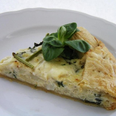 Quiche z karfiolu a kalerábových listov