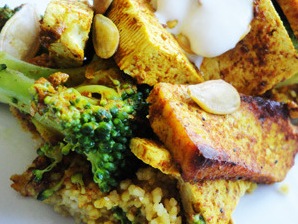 Indick tofu s garama masala, brokolicou a kuskusom
