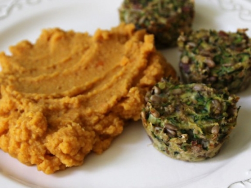 Cukinové muffiny s oranžovým pyré a cviklovým carpacciom