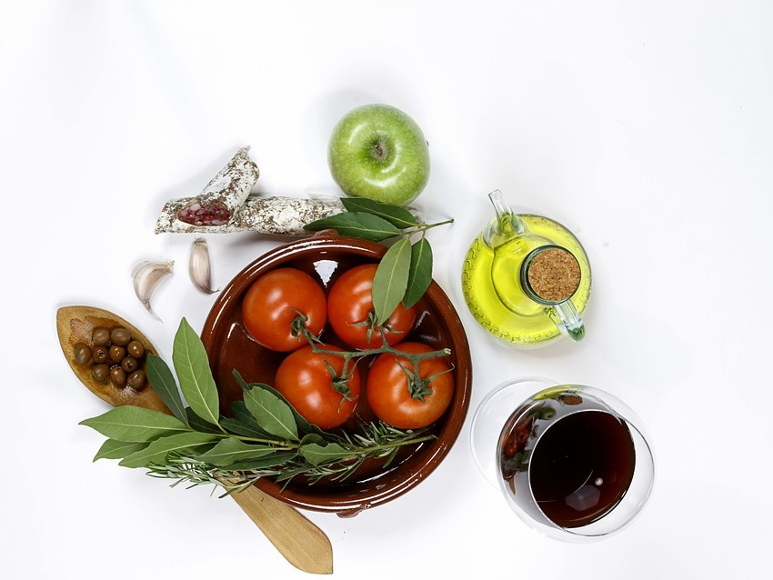 Akmi potravinami zni cholesterol?