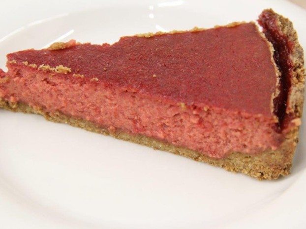 Cheesecake s cviklou a mangom